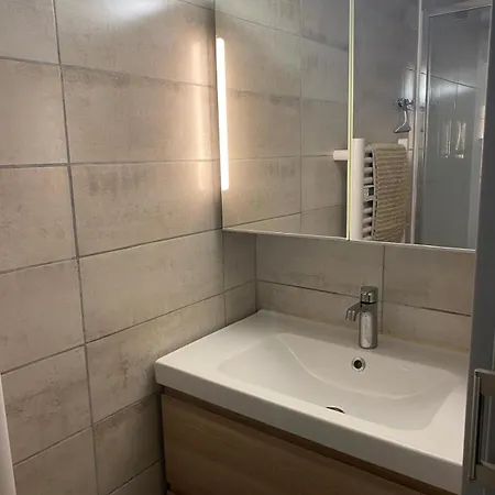 Anatole - T3 - Moderne - Climatise - 1er Etage - Tres Grande Terrasse - Vue Magnifique Et Degagee * Saint-Mandrier-sur-Mer
