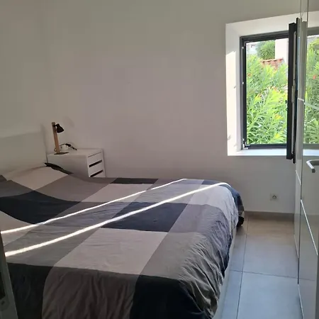 50 M2 -t3-moderne-climatisé-2 Chambres-très Grande Terrasse De 35 M2 Avec Bbq-vue Magnifique Et Dégagée