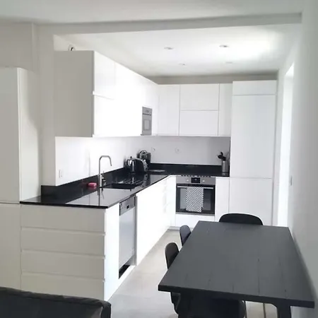 50 M2 -t3-moderne-climatisé-2 Chambres-très Grande Terrasse De 35 M2 Avec Bbq-vue Magnifique Et Dégagée