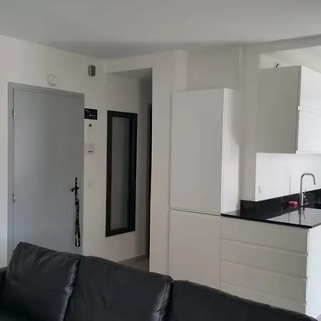 50 M2 -t3-moderne-climatisé-2 Chambres-très Grande Terrasse De 35 M2 Avec Bbq-vue Magnifique Et Dégagée *