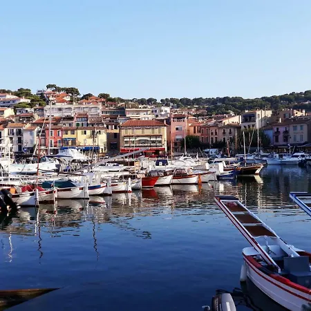 50 M2 -t3-moderne-climatisé-2 Chambres-très Grande Terrasse De 35 M2 Avec Bbq-vue Magnifique Et Dégagée Saint-Mandrier-sur-Mer